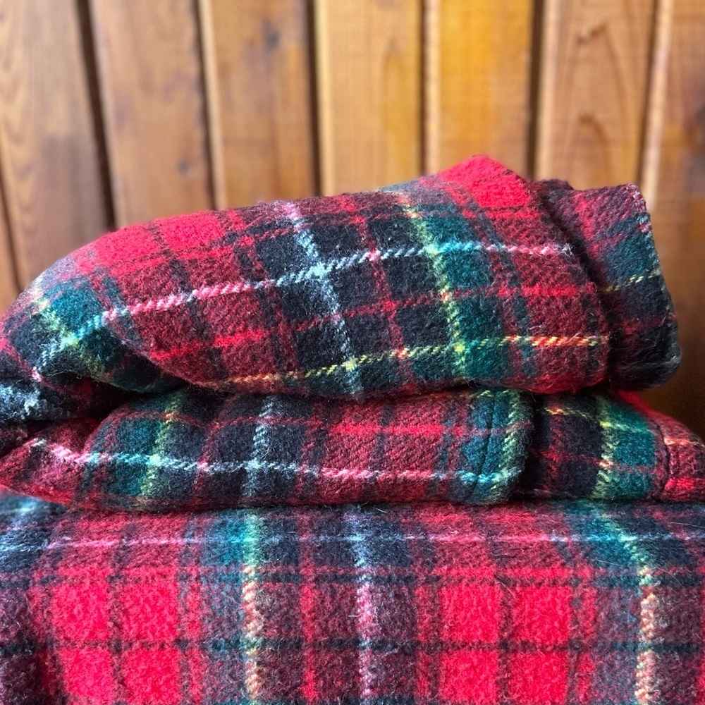 Tennessee Woolen Mills Wearable Blanket Wrap Snap Plaid Stadium Robe Snuggle USA - Picture 10 of 13